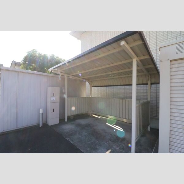 現地周辺 (駐輪場)