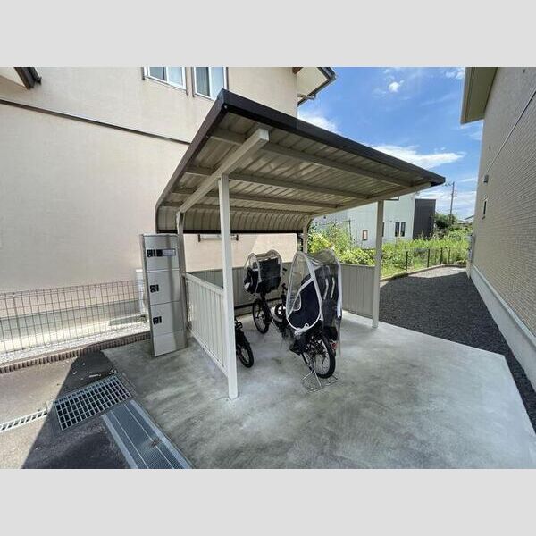 現地周辺 (駐輪場)