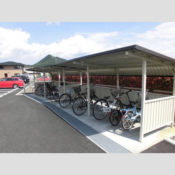 現地周辺 (駐輪場)