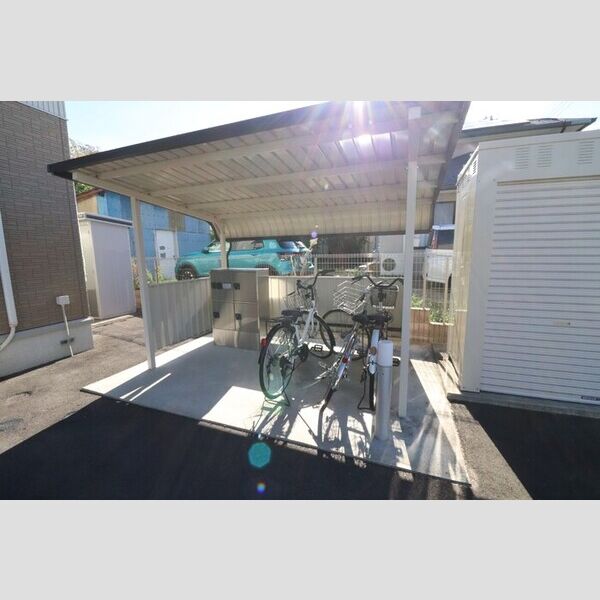 現地周辺 (駐輪場)