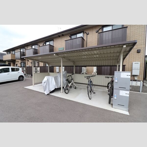 現地周辺 (駐輪場)