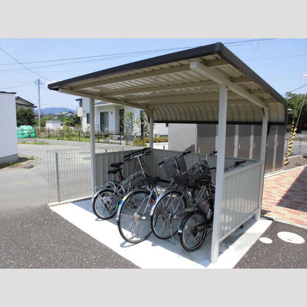 現地周辺 (駐輪場)