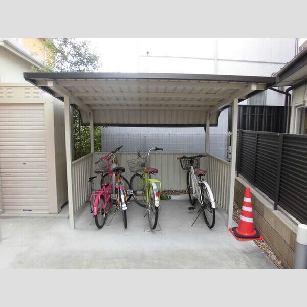 現地周辺 (駐輪場)