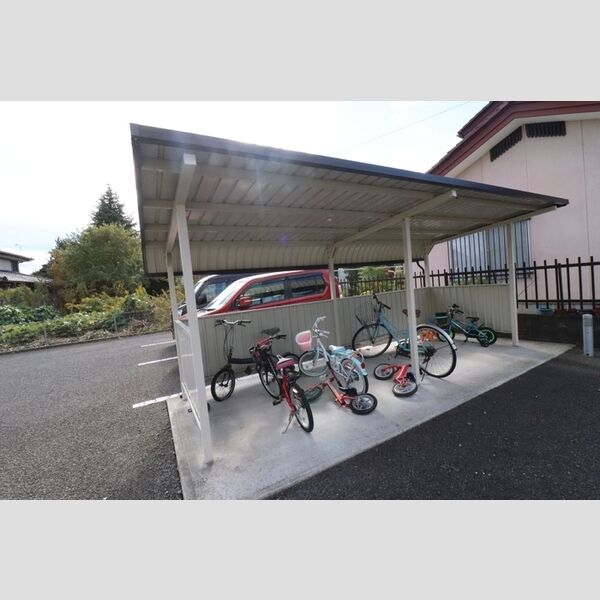 現地周辺 (駐輪場)