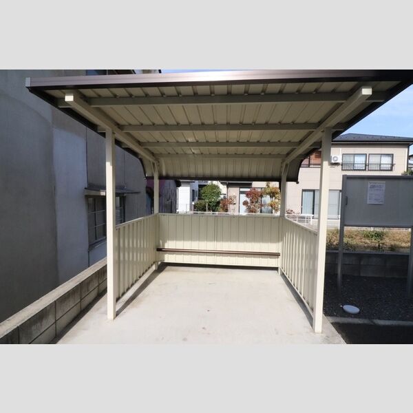 現地周辺 (駐輪場)