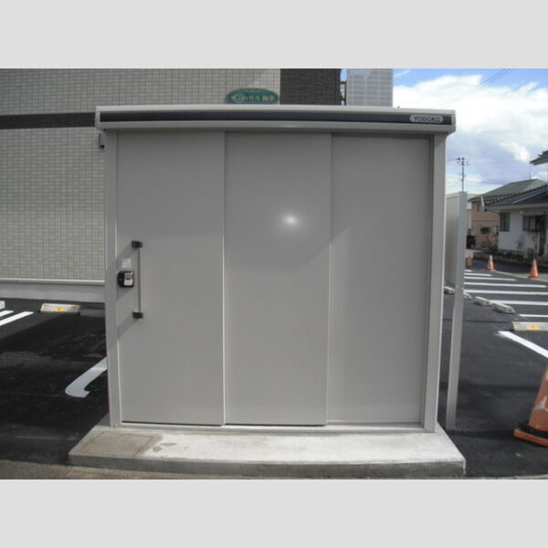 現地周辺 (専用ゴミ庫)