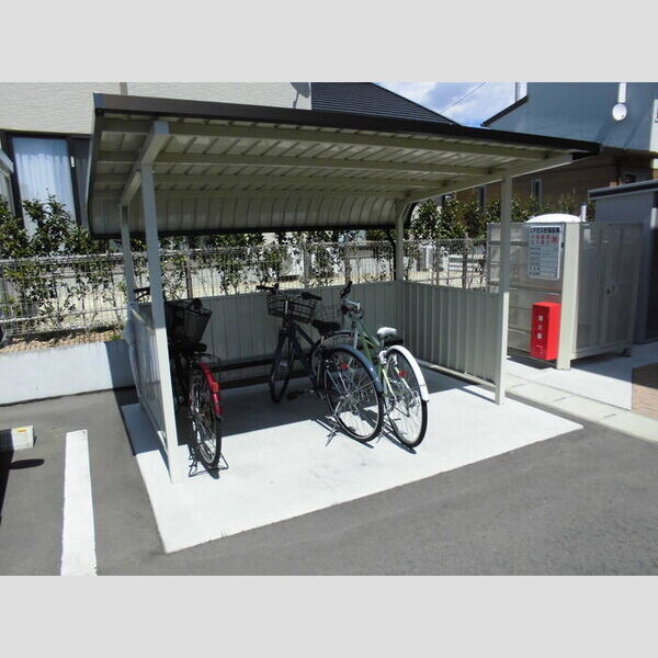 現地周辺 (駐輪場)