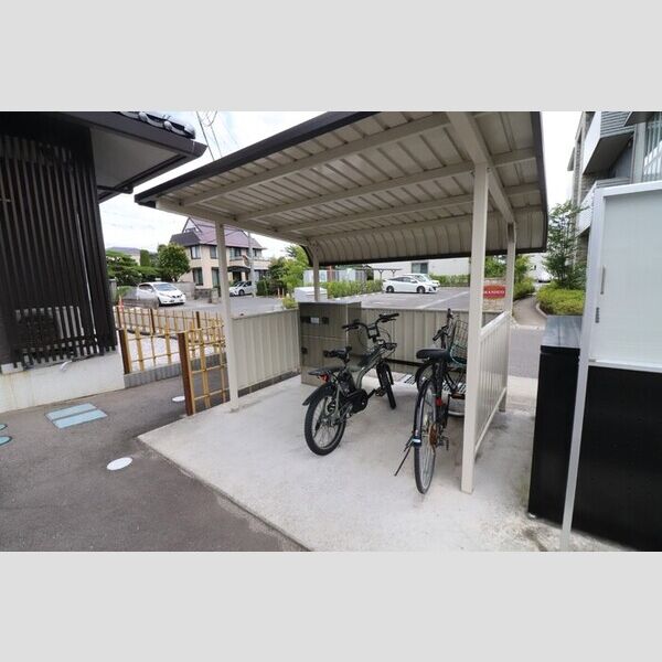 現地周辺 (駐輪場)