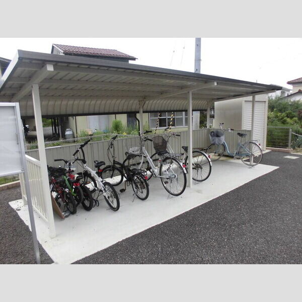 現地周辺 (駐輪場)