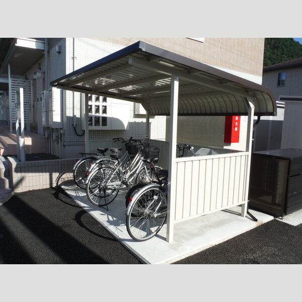 現地周辺 (駐輪場)