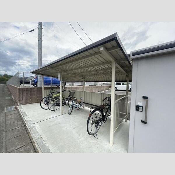 現地周辺 (駐輪場)