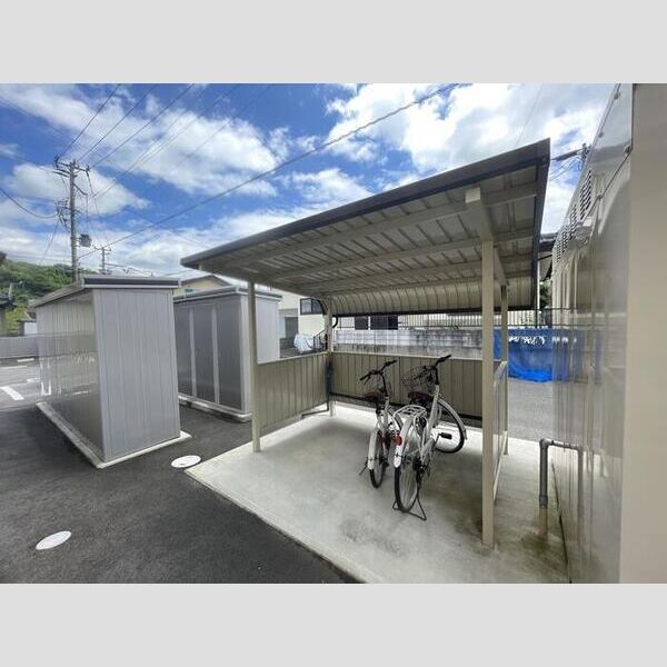 現地周辺 (駐輪場)