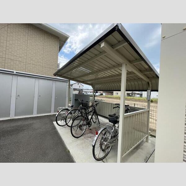 現地周辺 (駐輪場)