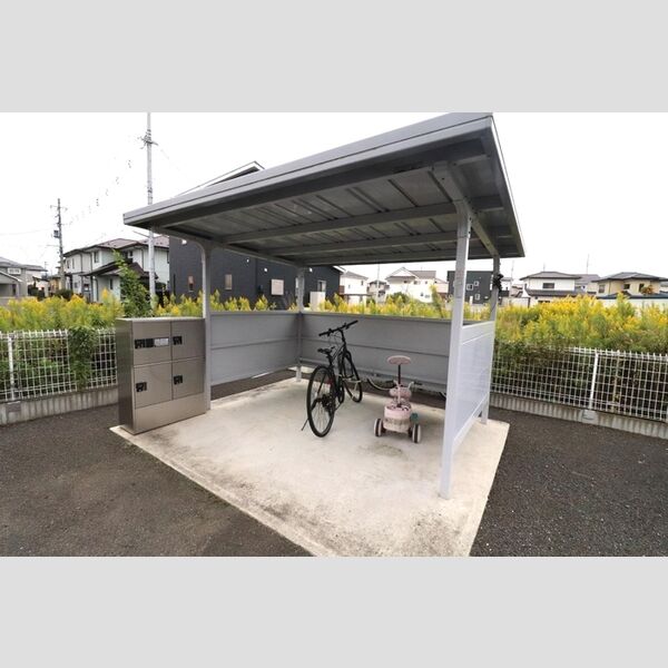 現地周辺 (駐輪場)