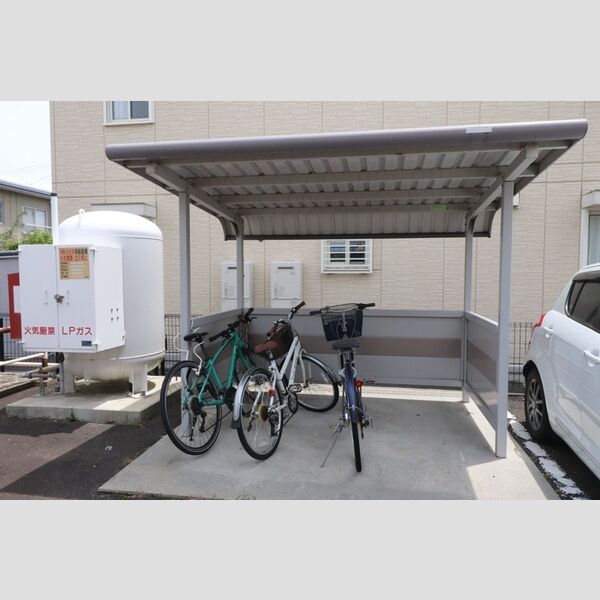 現地周辺 (駐輪場)