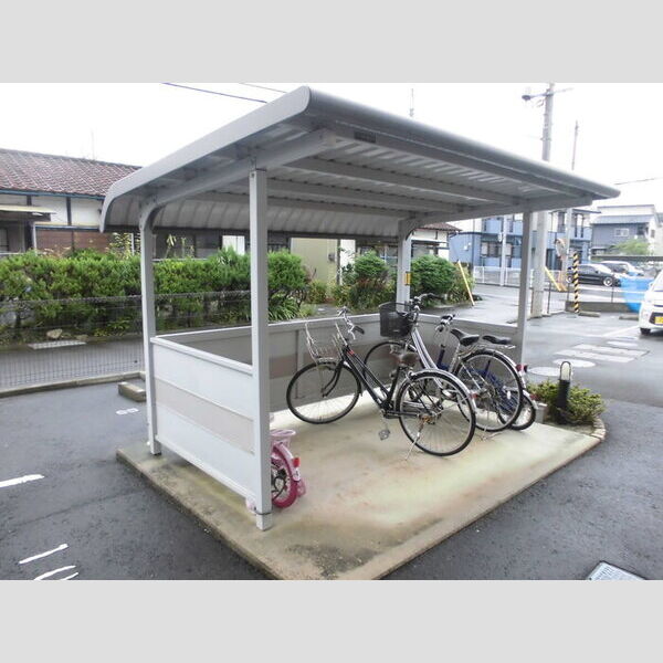 現地周辺 (駐輪場)