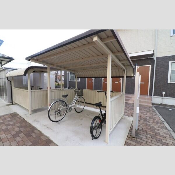 現地周辺 (駐輪場)