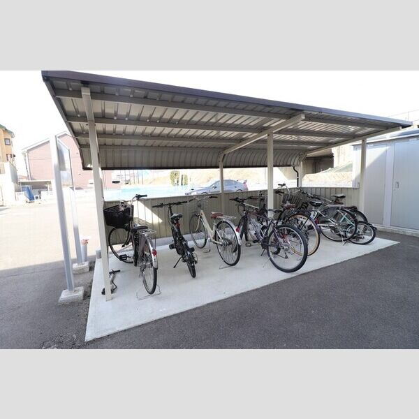 現地周辺 (駐輪場)