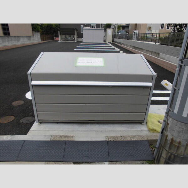 現地周辺 (専用ゴミ庫)