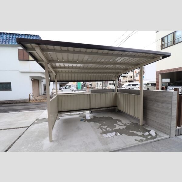 現地周辺 (駐輪場)