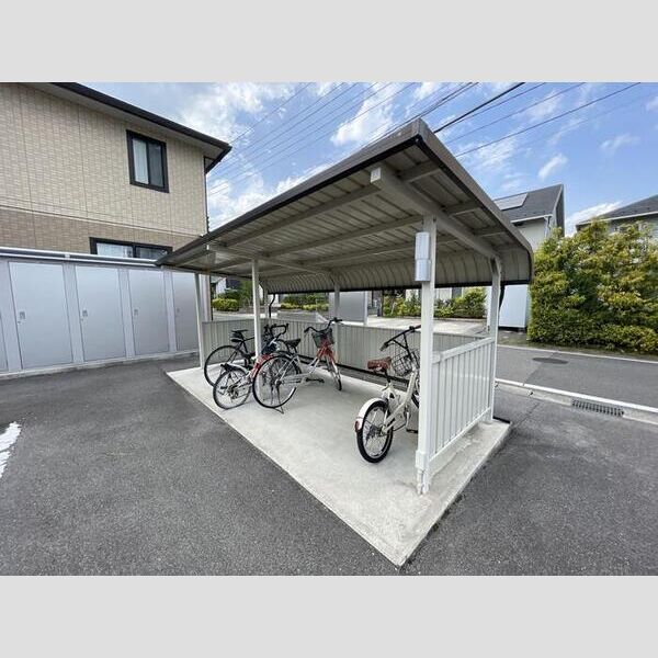 現地周辺 (駐輪場)