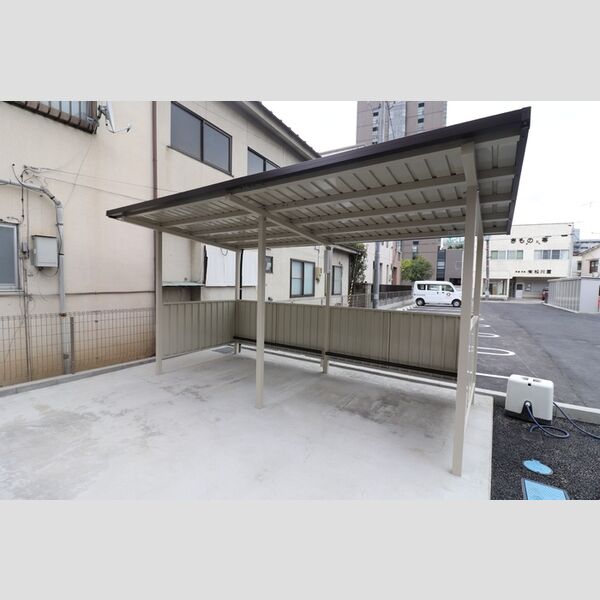 現地周辺 (駐輪場)