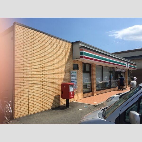 現地周辺 (コンビニ)