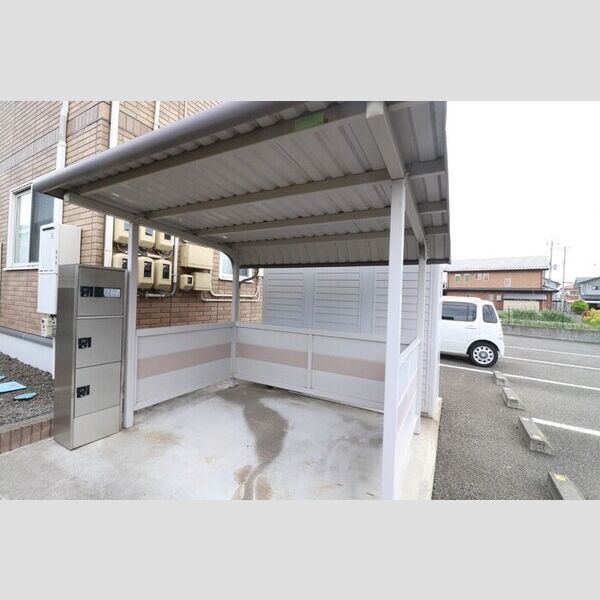 現地周辺 (駐輪場)