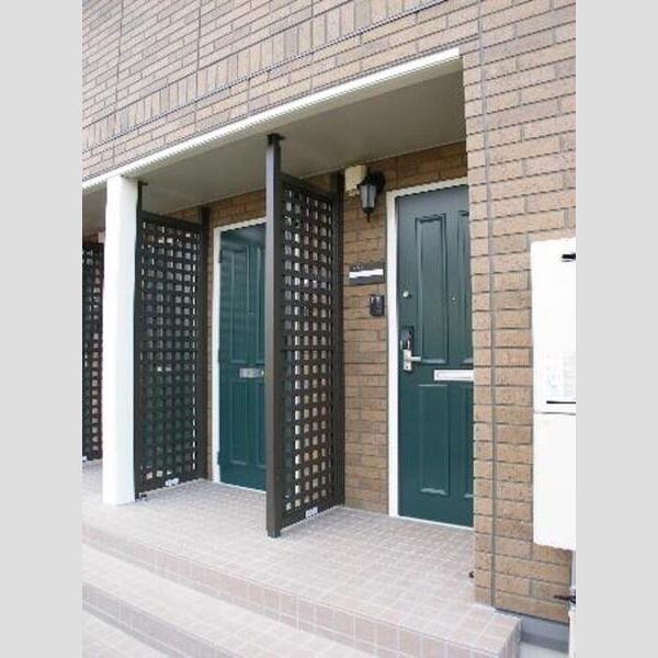 現地周辺 (ラ・プランタン外玄関)