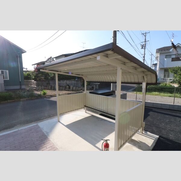 現地周辺 (駐輪場)