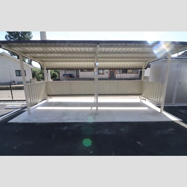 現地周辺 (駐輪場)