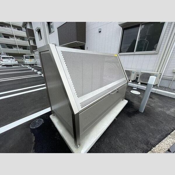 現地周辺 (ゴミ置き場)