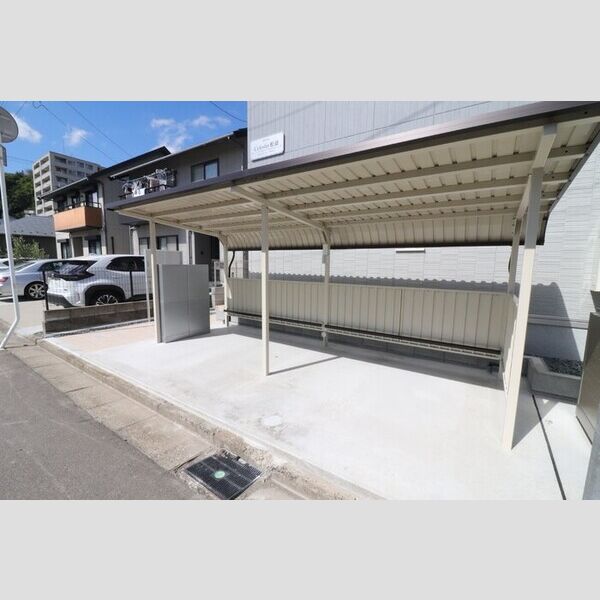 現地周辺 (駐輪場)