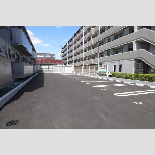 駐車場 (駐車場)