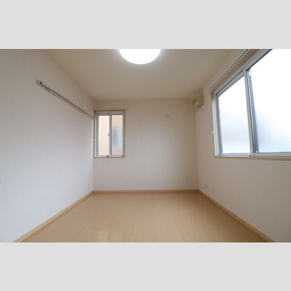 その他 (北側洋室)