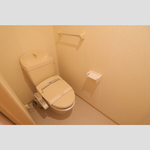 トイレ (温水洗浄暖房便座付き)