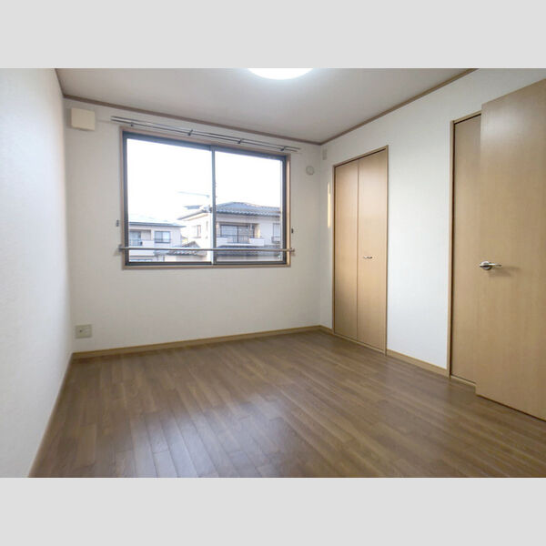 その他 (2階の北側洋室です。5.3帖)