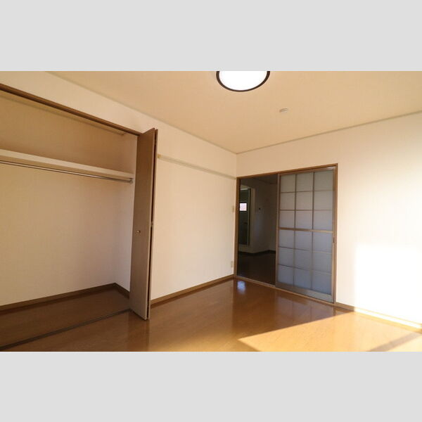 その他 (南側洋室)