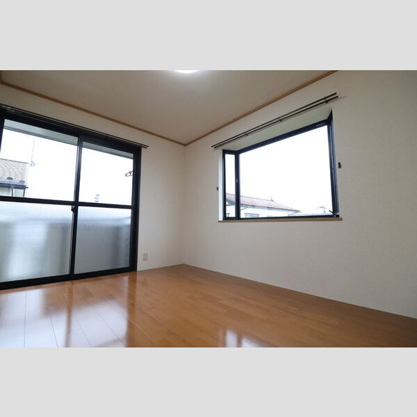 その他 (西側洋室)