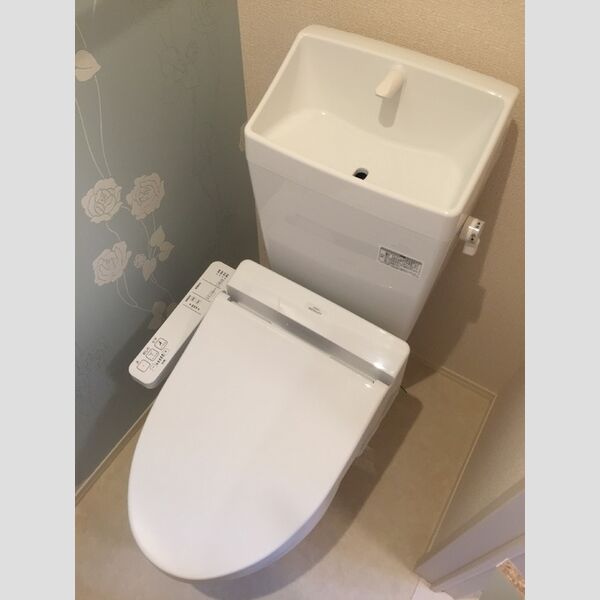 トイレ (トイレ)