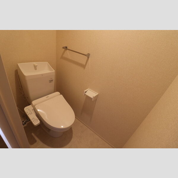 トイレ (トイレ)