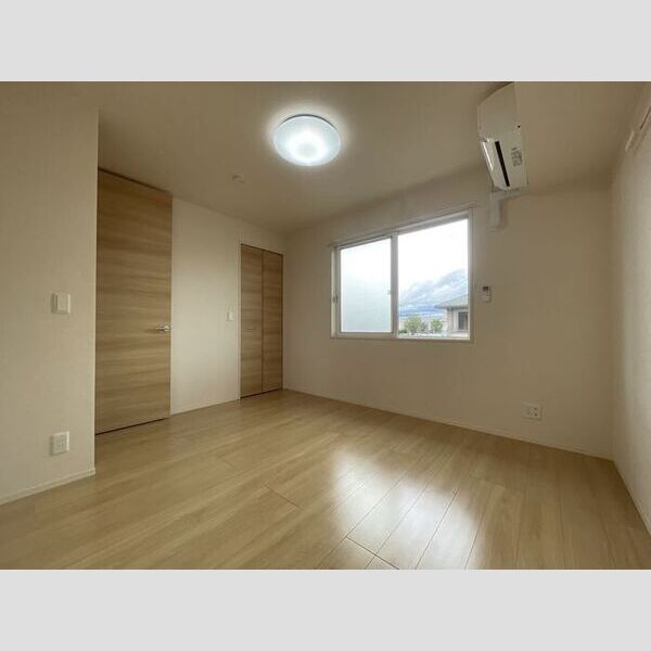 その他 (北側洋室)