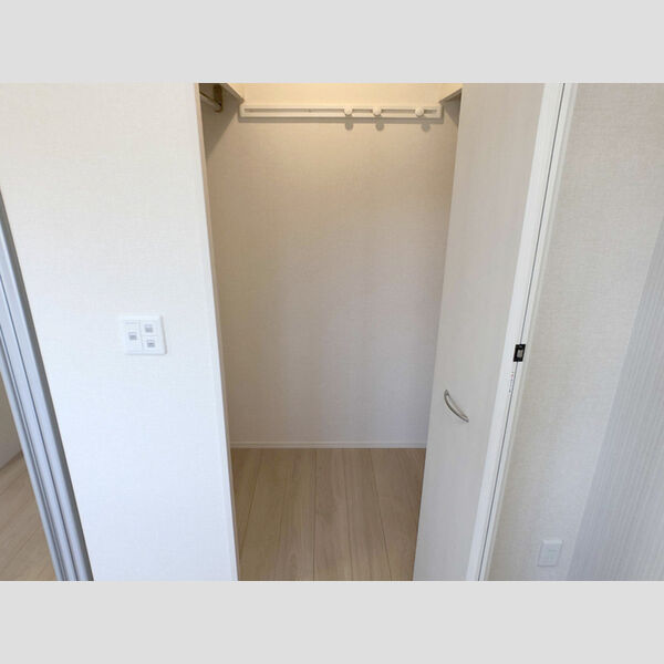 収納 (洋室のクローゼットです。)