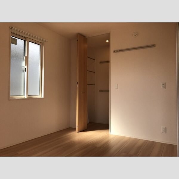 その他 (南側洋室)