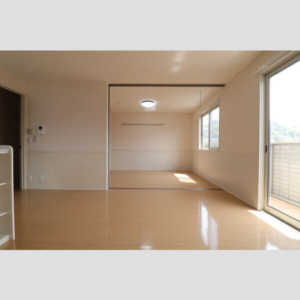 その他 (南側洋室)