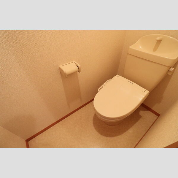 トイレ (トイレ)