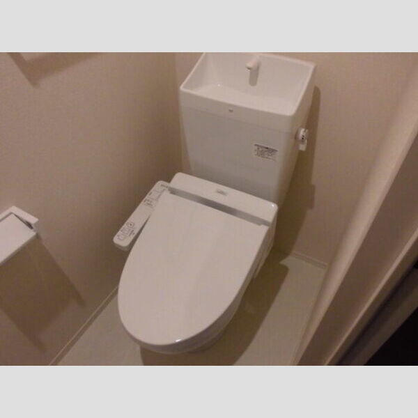 トイレ (トイレ)