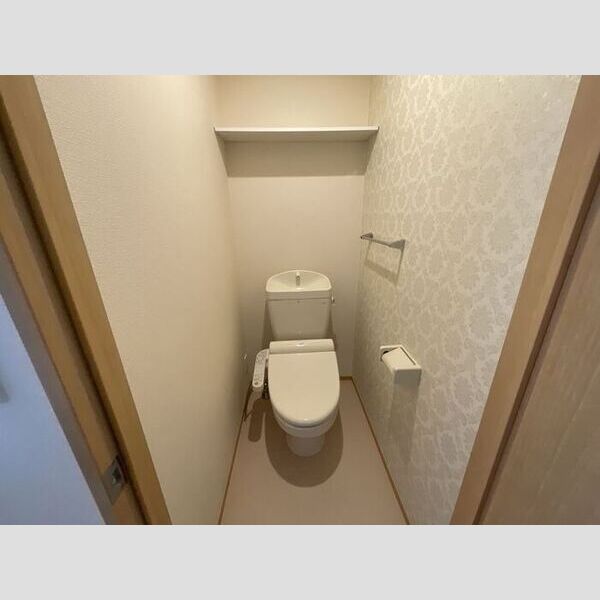 トイレ (トイレ)