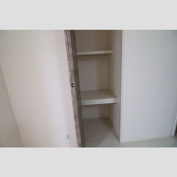 その他 (キッチン側収納)