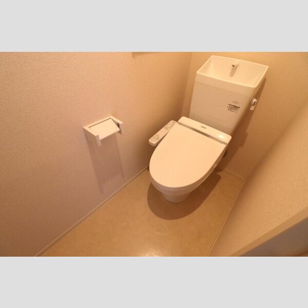トイレ (トイレ)